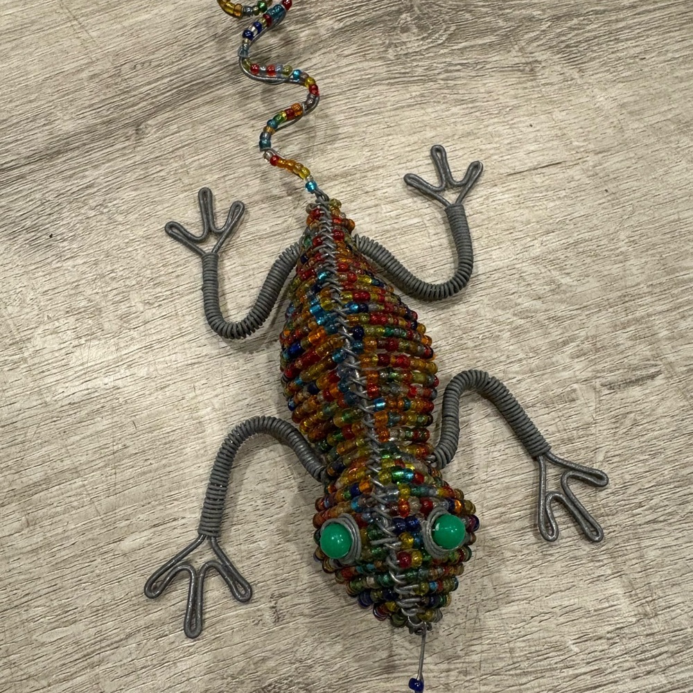 NWOT Lizard wire and bead decoration